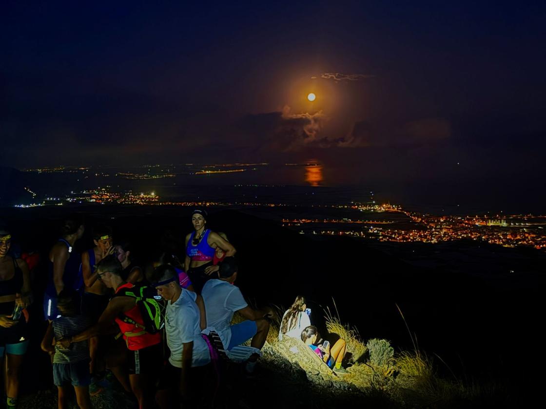 La Superluna de Esturión, desde el 'balcón' de Adra