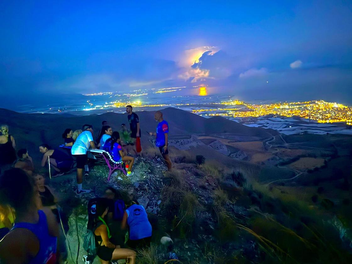 La Superluna de Esturión, desde el 'balcón' de Adra
