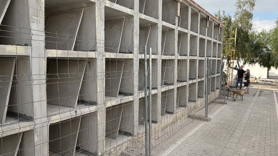 El Cementerio Municipal de Berja ultima la construcción de casi un centenar de nichos