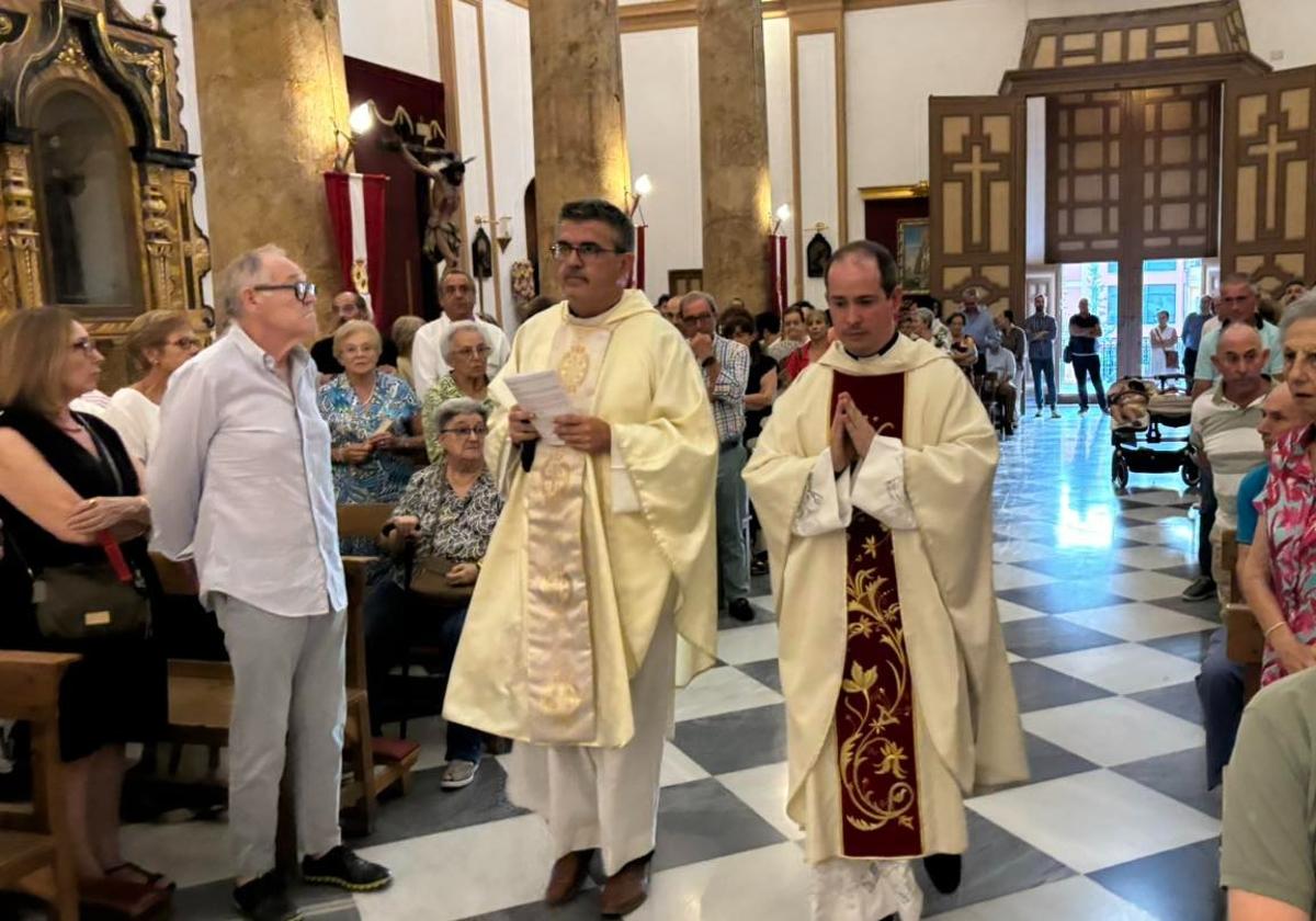La eucaristía en la que la feligresía de Berja recibió al nuevo párroco.