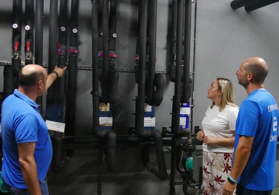 Adra renovará las calderas y el sistema de agua caliente en la piscina municipal