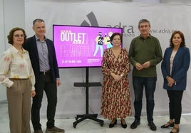 Una quincena de comercios se suma al Gran Outlet de Adra