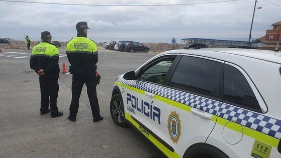 Policía Local de Adra detiene a un individuo por intento de robo en vehículos