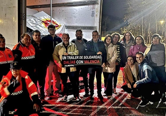 El 'Tráiler de la Solidaridad' viaja de Dalías a Benetússer para repartir la ayuda por la DANA