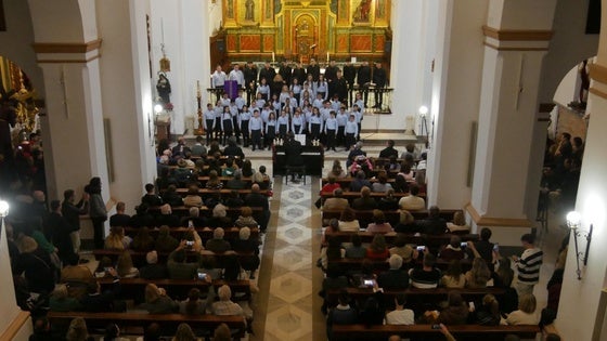 El coro infantil 'Pedro Mena' celebra la Navidad con un concierto en Adra