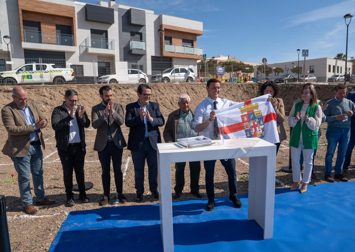 Imagen secundaria 1 - Diputación y Balanegra inician las obras del futuro Centro Social y de Mayores