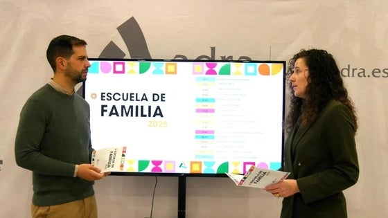 La Escuela de Familia de Adra celebra el coloquio 'El acoso escolar: Herramientas para padres y madres'