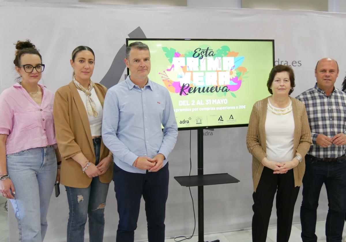El comercio local de Adra reparte más de 600 euros en premios con su campaña 'Esta primavera, renueva'