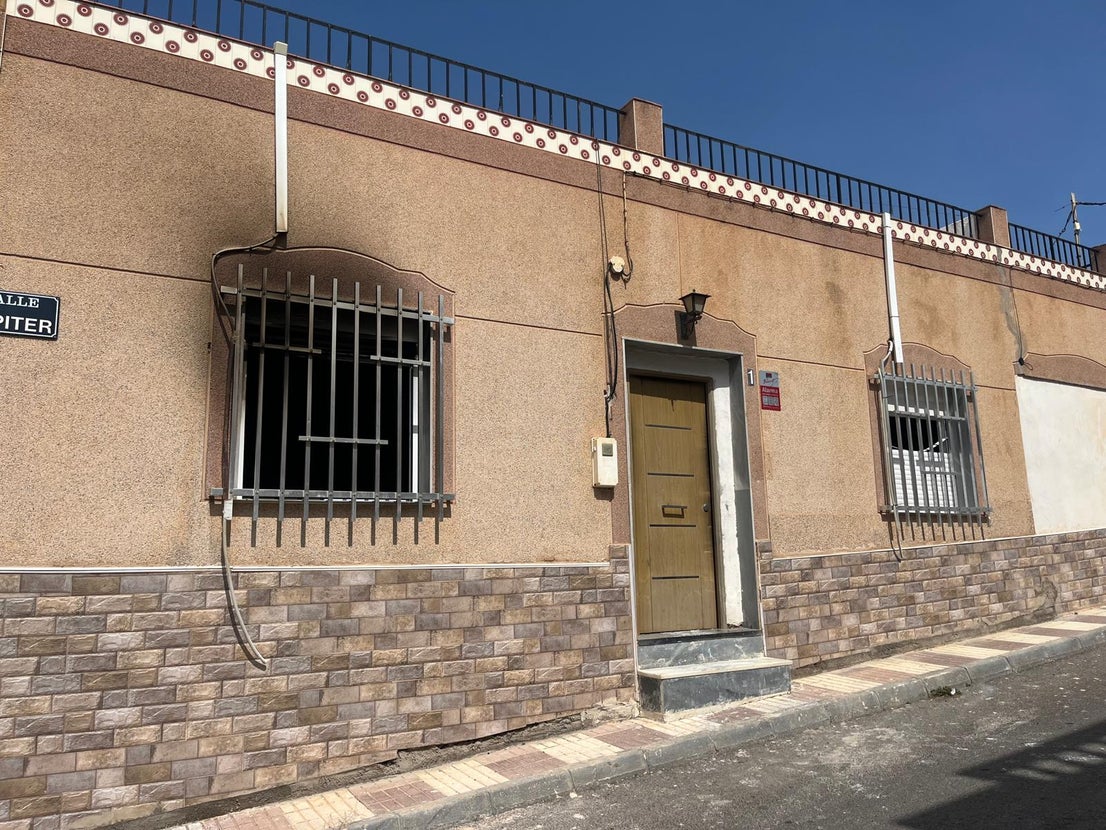 Así quedan las viviendas de 'Los Saúles' tras el incendio en Puente del Río