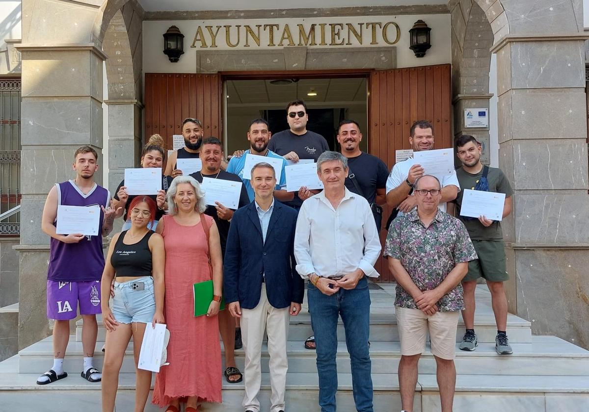 Junta y Ayuntamiento de Adra forman a jóvenes en construcción para responder con el relevo generacional a la demanda empresarial