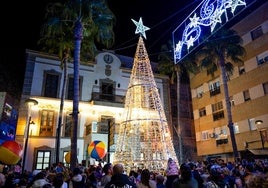 Iluminación navideña en el municipio.
