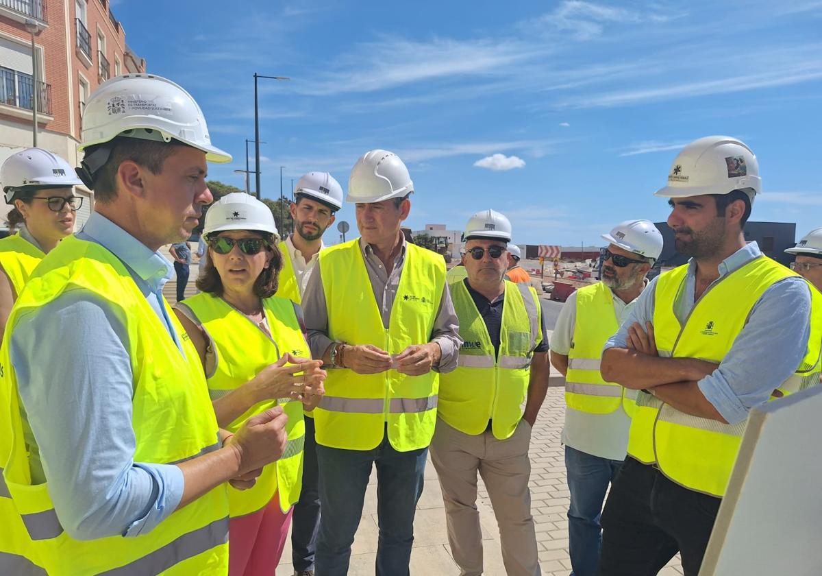 Las obras en La Curva de Adra avanzan para adecuar la travesía de la N-340A a peatones y bicis