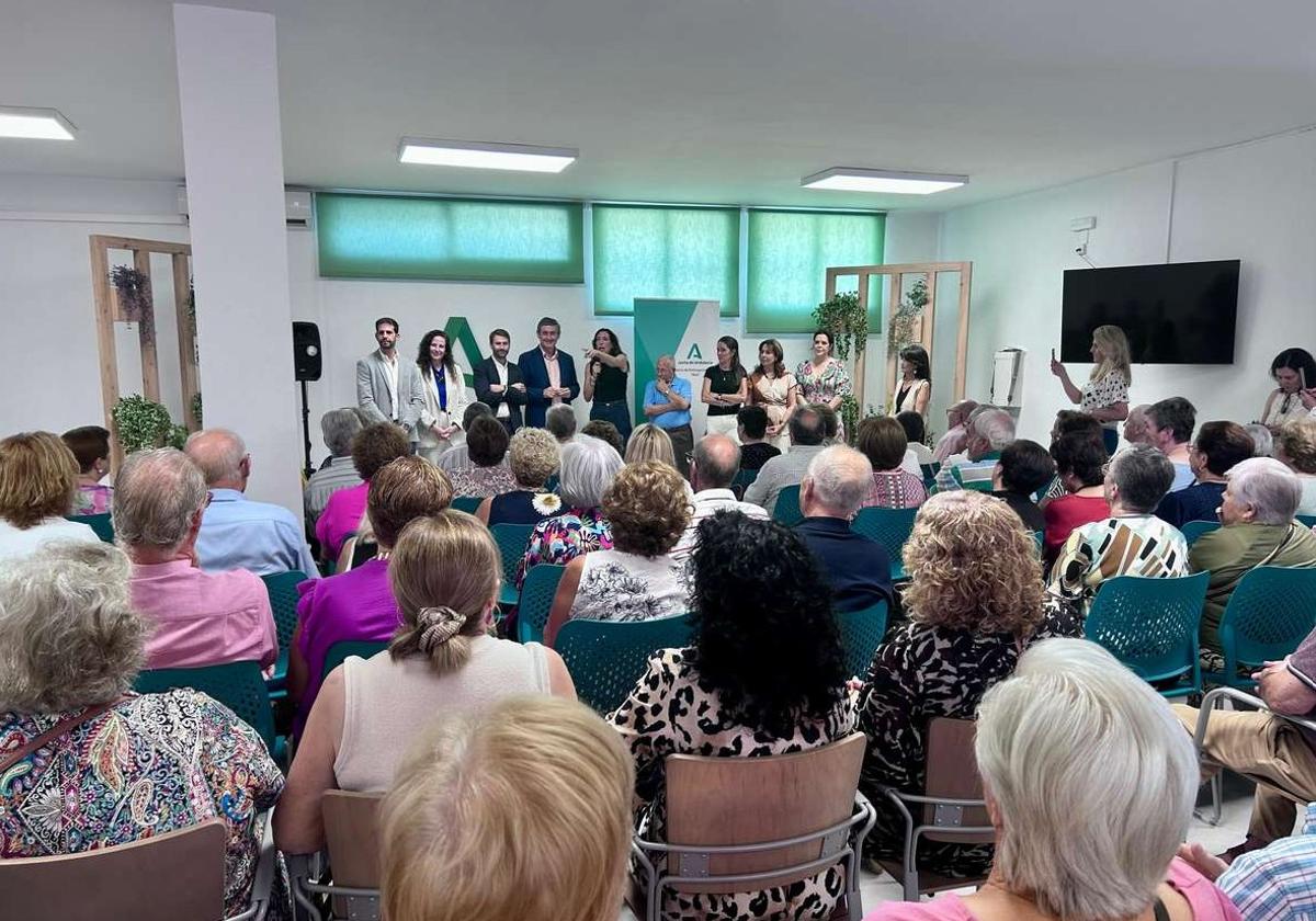 La consejera, Loles López. asiste a la inauguración en el Centro de Participación Activa de Adra.