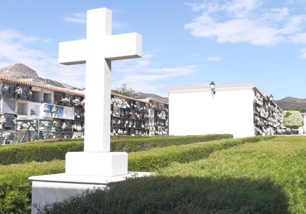 Adra pone en marcha un dispositivo especial de tráfico y limpieza para Todos los Santos