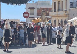 Un momento de la procesión del Resucitado en Dalías.