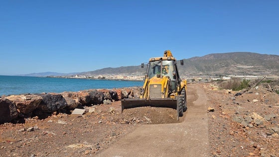 Adra consolida su red agrícola con el acondicionamiento de más de 30 kilómetros de caminos rurales
