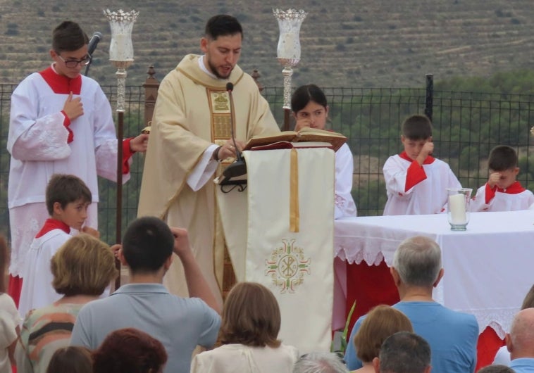 Imagen principal - Alcolea se consagra al Sagrado Corazón de Jesús en una jornada histórica para el municipio