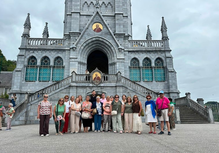 Imagen principal - La Alta Alpujarra de Almería se encomienda a la Virgen de Lourdes