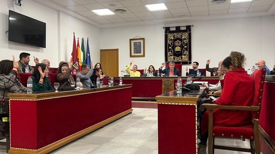 El PSOE de Adra denuncia la gestión del agua del PP, que «beneficia» a la empresa