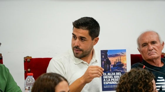 Adra respalda las reivindicaciones de agricultores y pescadores ante el aumento de los costes de producción