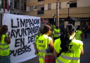 PP y PSOE, satisfechos tras el acuerdo con las limpiadoras de Adra