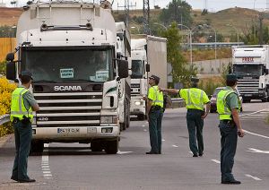 Tráfico pone en marcha una nueva campaña de vigilancia de camiones y furgonetas en Almería