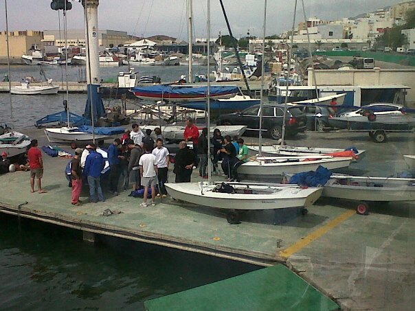 Se retrasa la salida de la regata en Adra por el fuerte viento