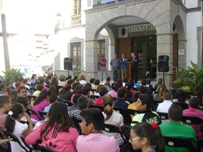 400 alumnos  de Adra participan en los actos del Día del libro