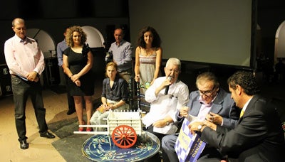 Berja homenajea a Manolo Escobar