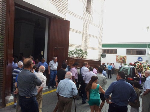 Adra despide entre lágrimas y aplausos a Pedro Sarmiento