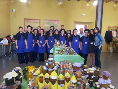 Las mujeres del taller de empleo 'La abderitana' quieren recuperar las conservas