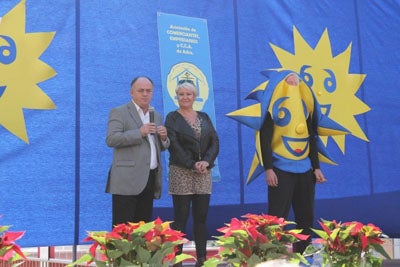 Adra celebra la fiesta del comercio en la plaza del Centro Cultural y con mercado de saldos