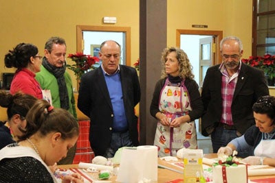 La Concejalía de Cultura lleva a cabo un curso de iniciación a las tartas fondant en la Alcoholera de Adra