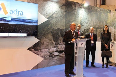El Ayuntamiento de Adra presenta en FITUR la Guía de Playas y Calas, la Guía de Ocio y Restauración y un video turístico promocional de la ciudad