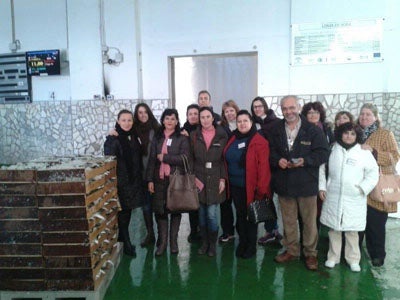 El taller de empleo de Adra conoce la actividad pesquera en la lonja