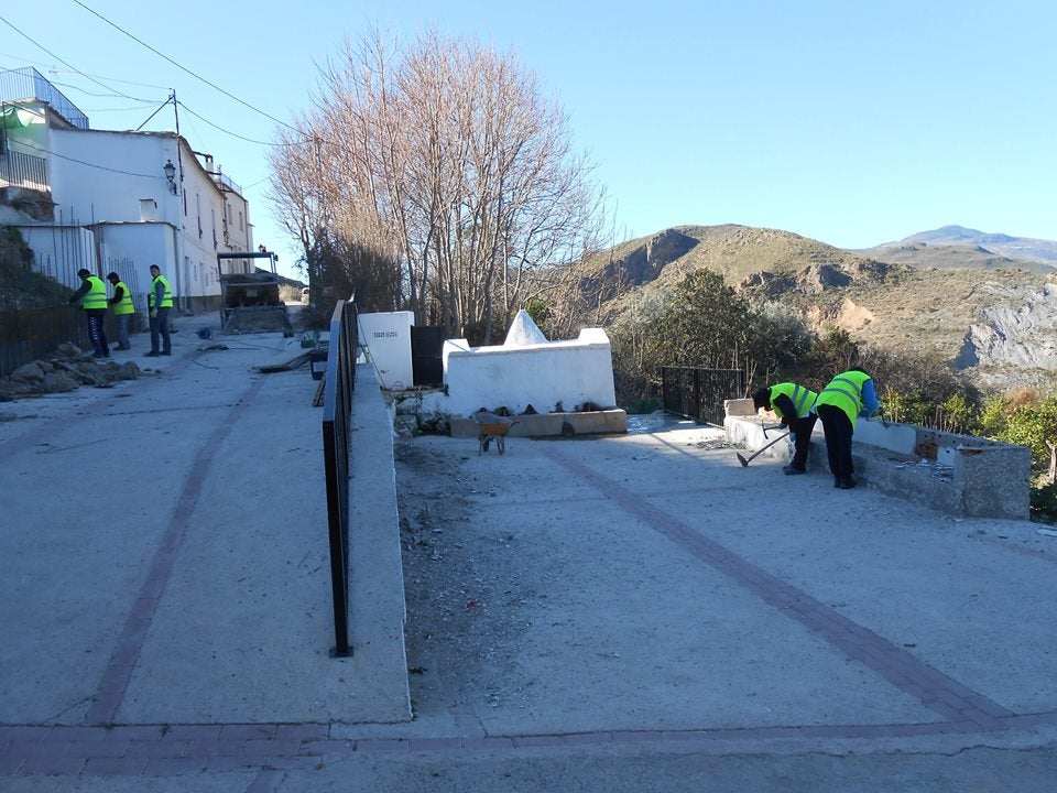 La Fuente de Lucainena inicia su restauración para limar el paso del tiempo