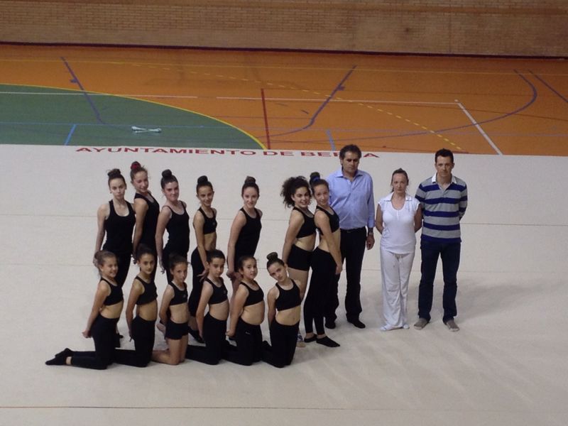 Las gimnastas de Berja estrenan tapiz