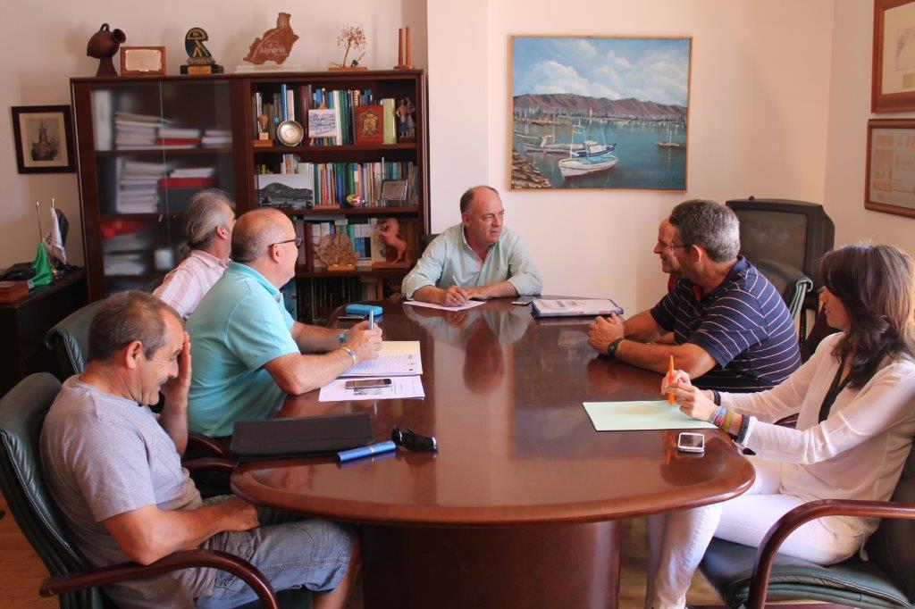 Hernando se reúne con los regantes abderitanos