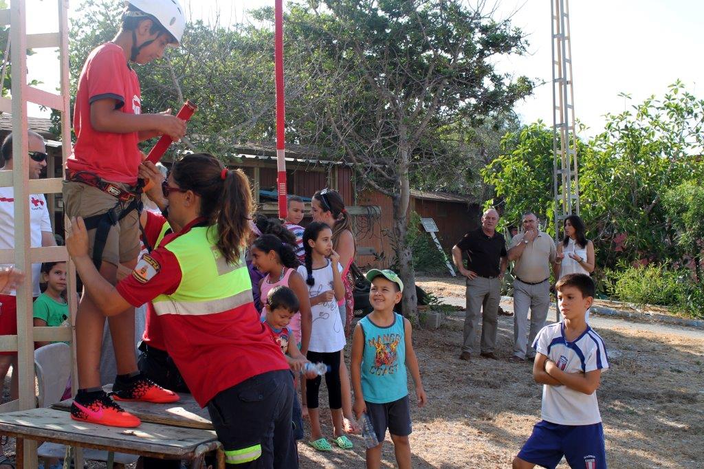 Cruz Roja aporta clases de apoyo a doce niños sin recursos en Adra