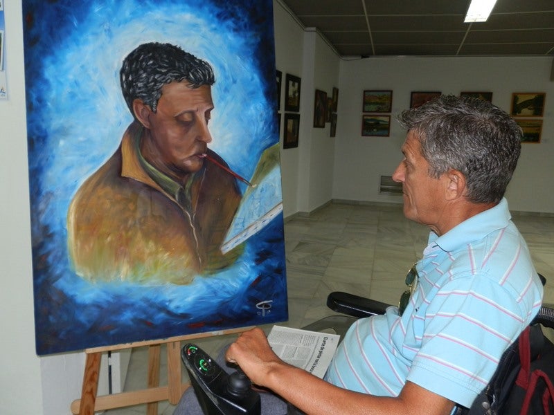 «Fue duro quedarme en silla de ruedas, pero soy feliz y con la pintura más»