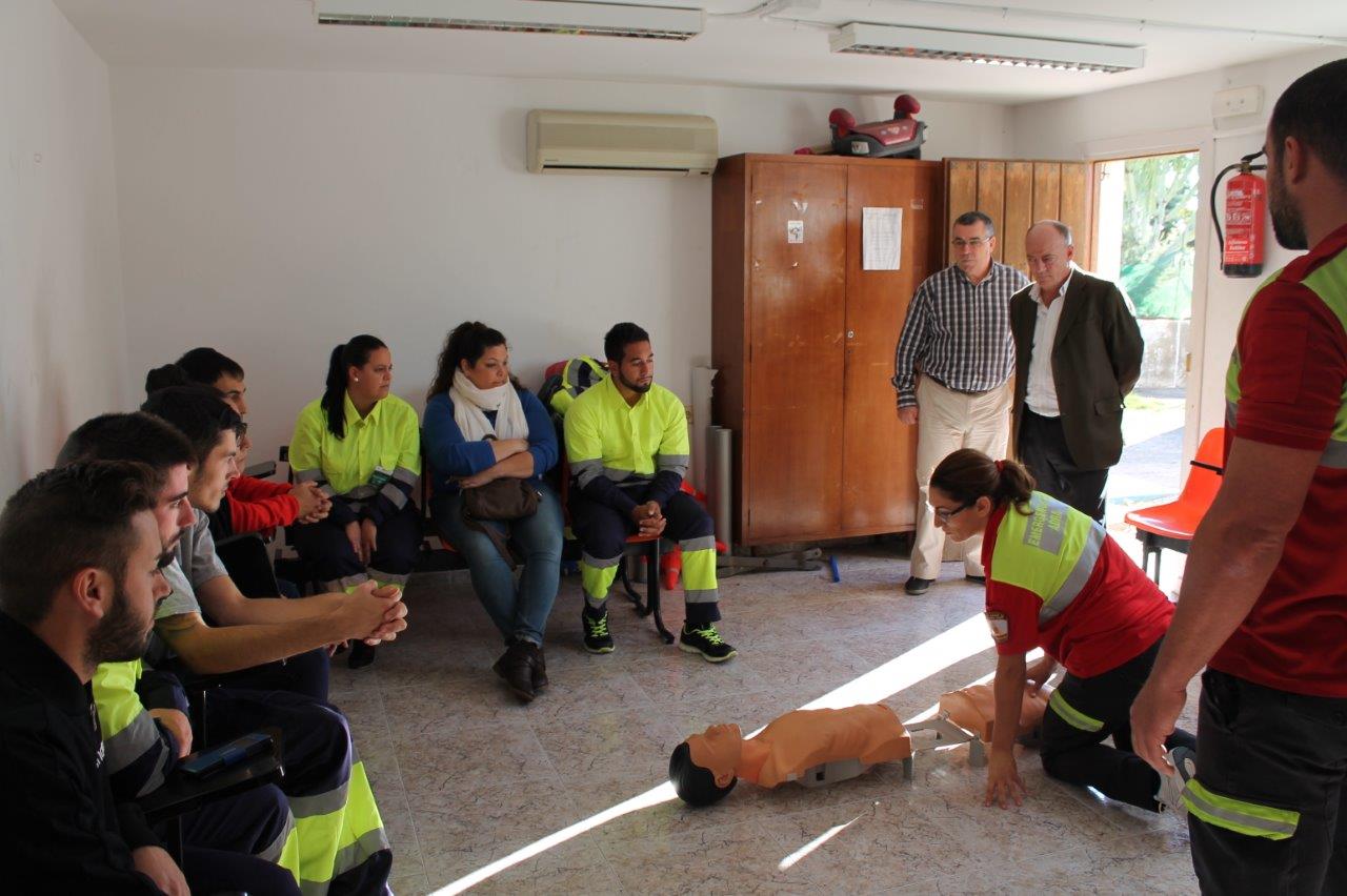 Una decena de ‘controladores urbanos’ vigila las calles de Adra