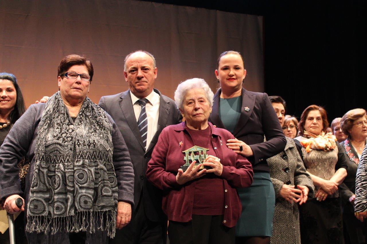 Adra aplaude la valía de dos de sus vecinas en la Gala de la Mujer