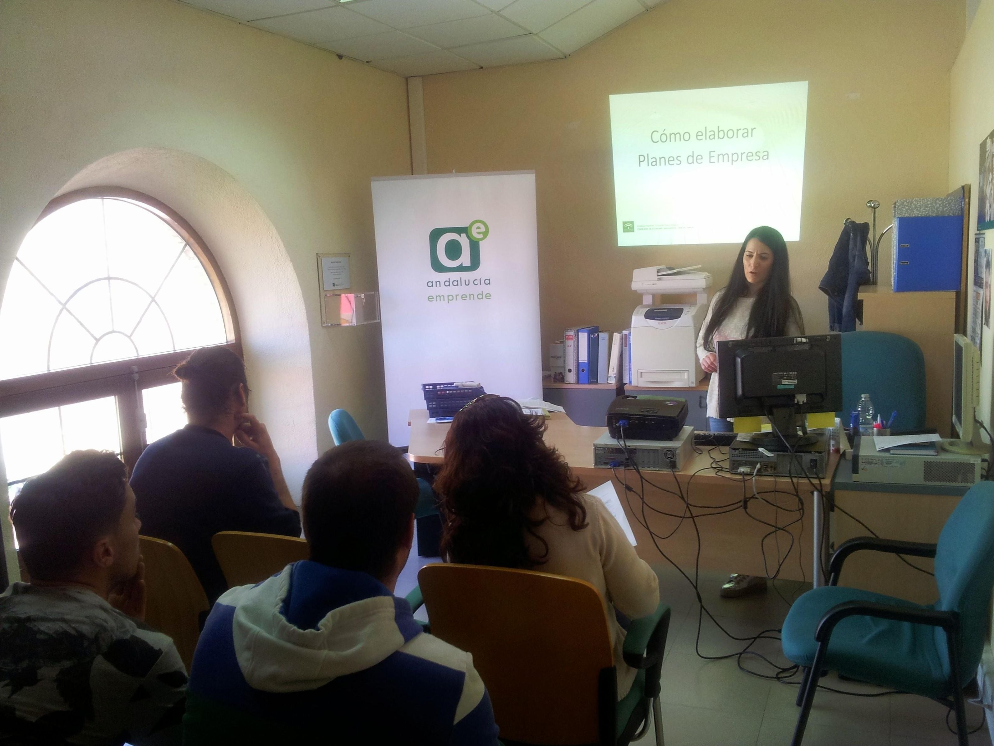 La Junta enseña a los abderitanos a confeccionar un plan de empresa