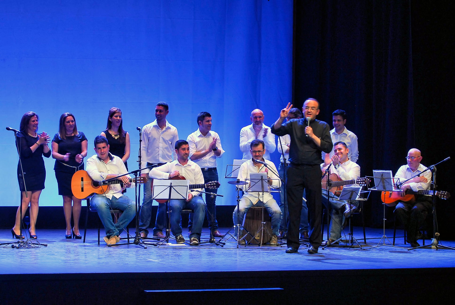 Adra se vuelca con la reforma de la parroquia en la Gala de la Primavera