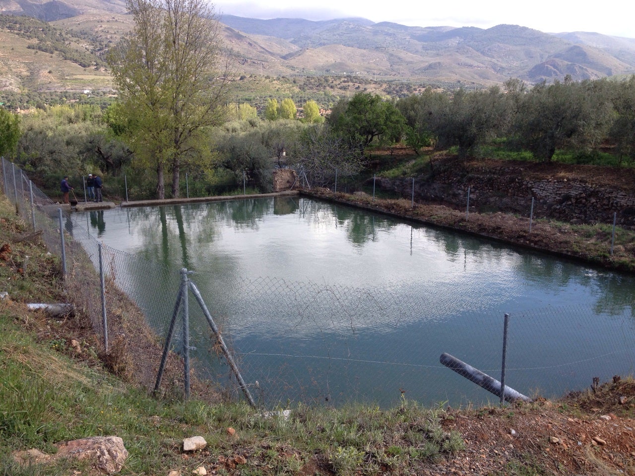 Fondón ultima la limpieza de las acequias para combatir la falta de agua