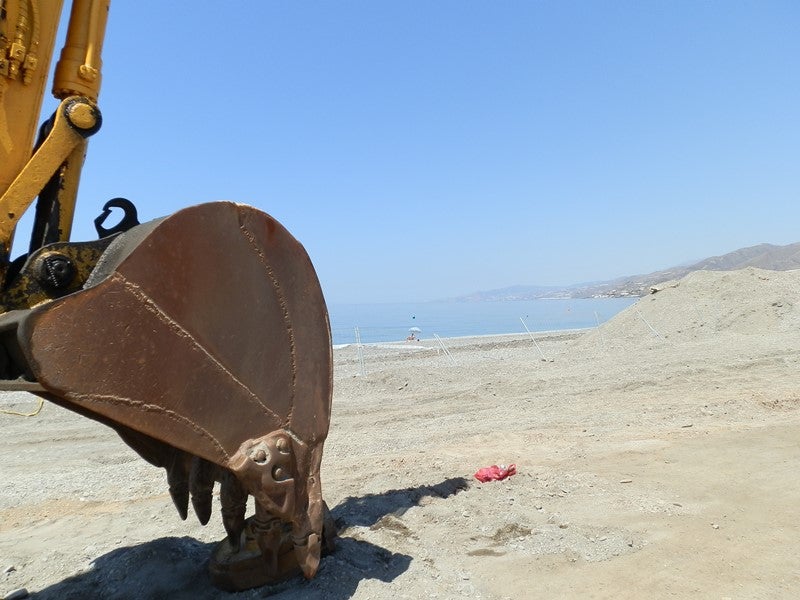 El dragado del Puerto de Adra atraviesa su ecuador y estará listo «a final de verano»