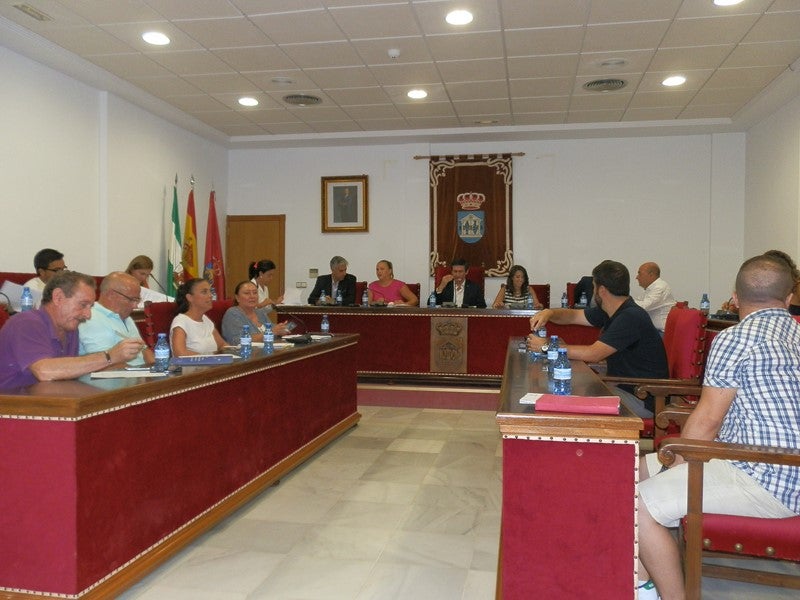 Los concejales de Adra rechazan reducir lo que cobran por asistir a plenos y comisiones