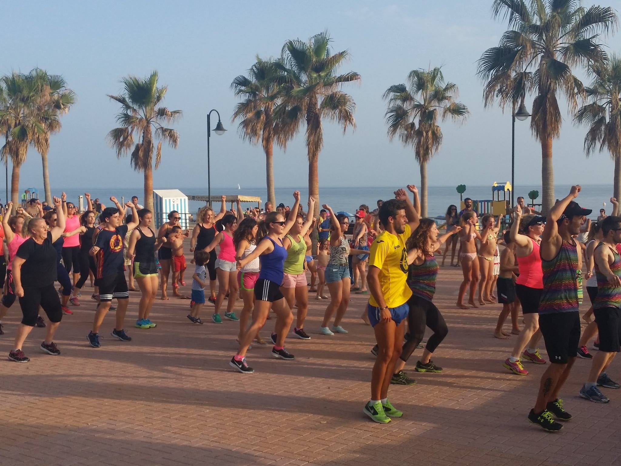 Adra amplía los escenarios de su segunda Noche en Vela a ritmo de zumba y flamenco
