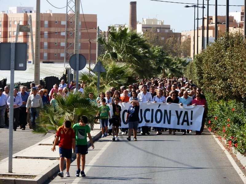 Adra se cansa de esperar  y pide una ‘solución ya’
