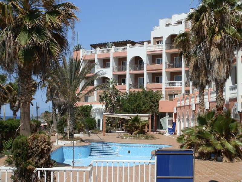 El alcalde propone una nueva fórmula para motivar la reapertura del hotel Mirador de Adra